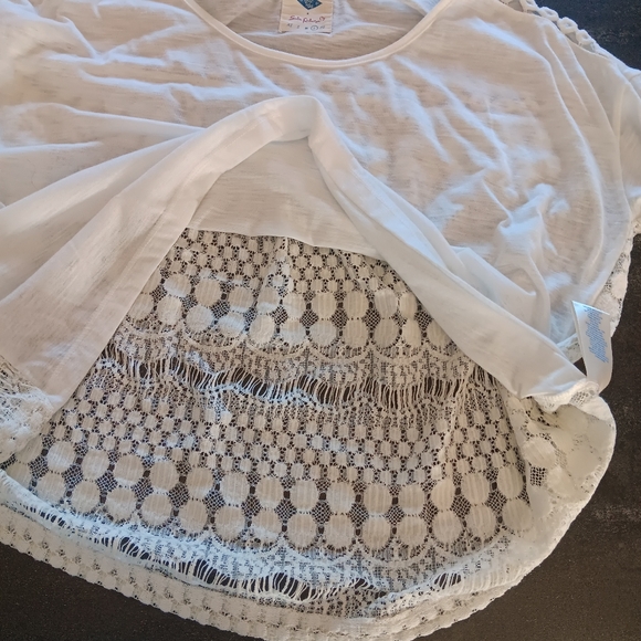 Sadie Robertson Wild Blue White shirt with lace back.  Boho, gypsy - Picture 9 of 10